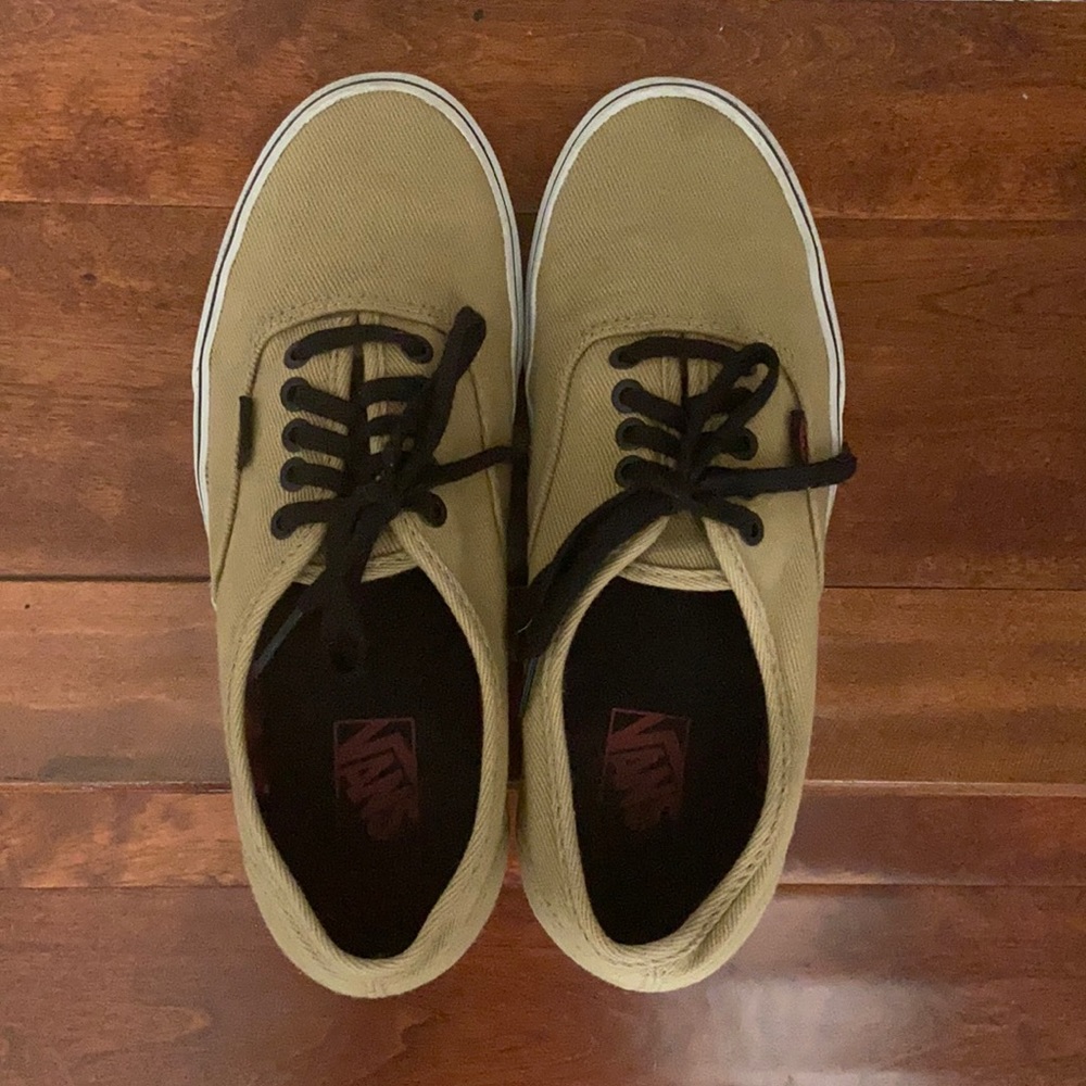 Men’s VANS sneakers with black laces